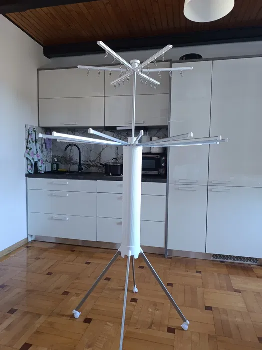 حامل الملابس الجديد القابل للطي